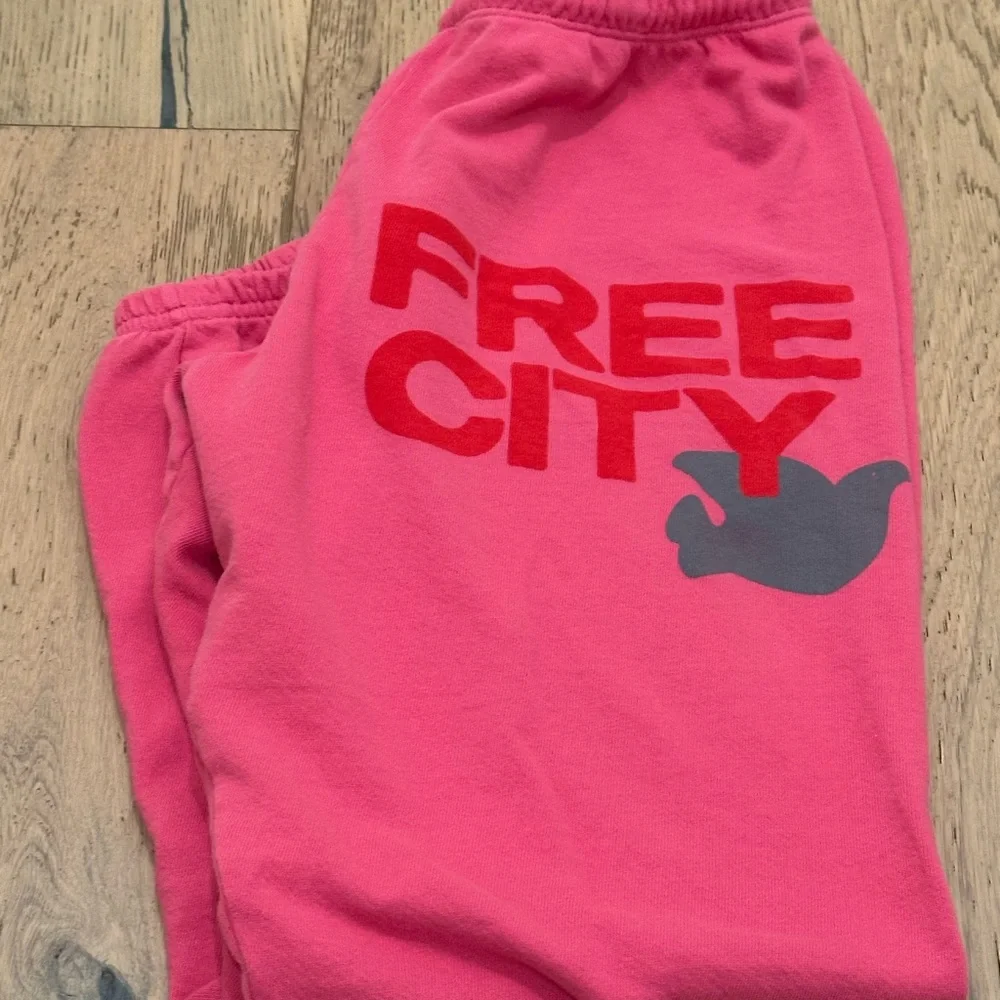 Freecity Vibrant Pink sweatpants - Picture 2 of 3